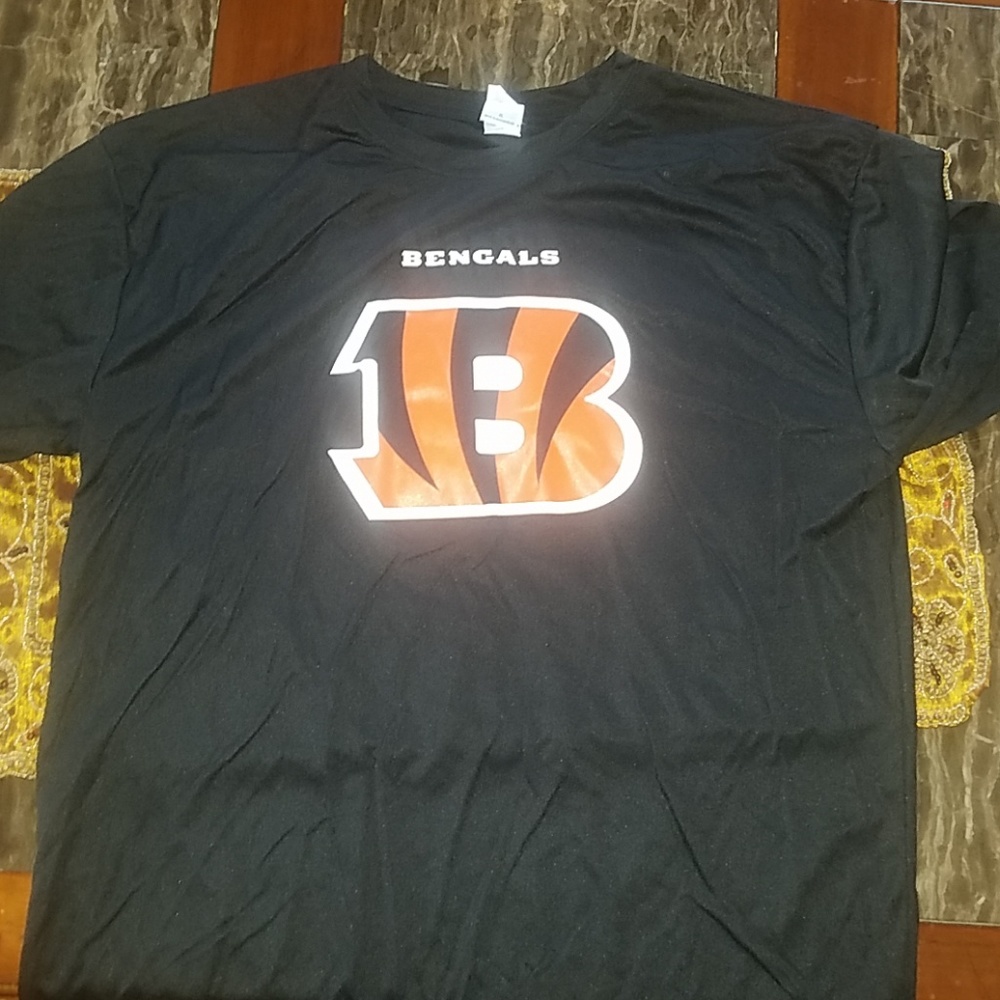New cincinnati bangles T-shirt lightweight